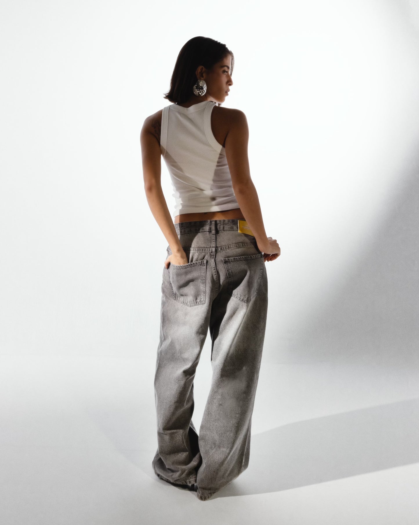 MID-RISE BAGGY JEANS IN WASHED GREY